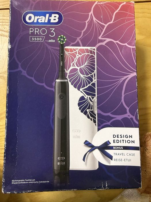 Продавам електрическа четка за зъби Oral-B Pro 3 3500