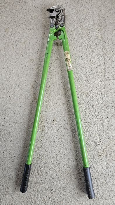 Foarfeca de taiat fier