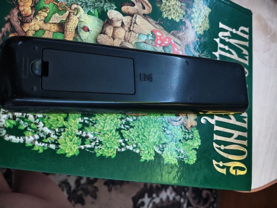 Телевизор Samsung с пультом оригинал.