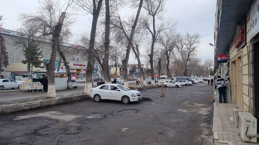 Сдаётся половина магазина