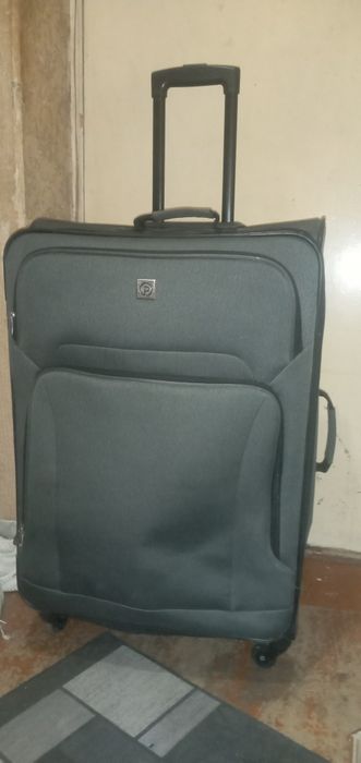 Продам дорожный чемодан б/у