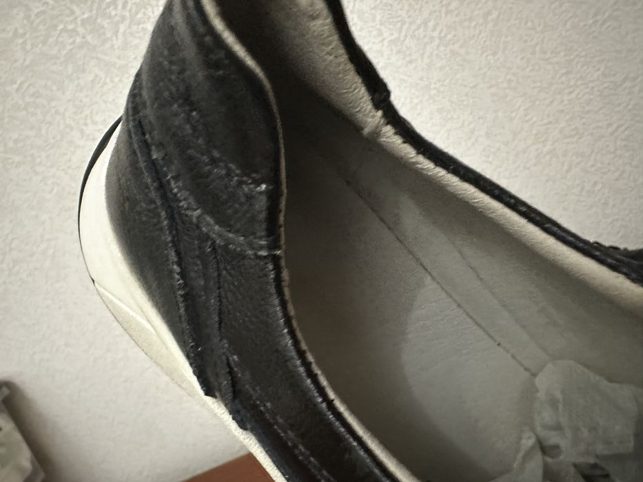 Продам кожанные кросовки женские