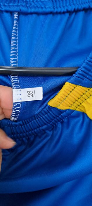 Vând pantaloni sport