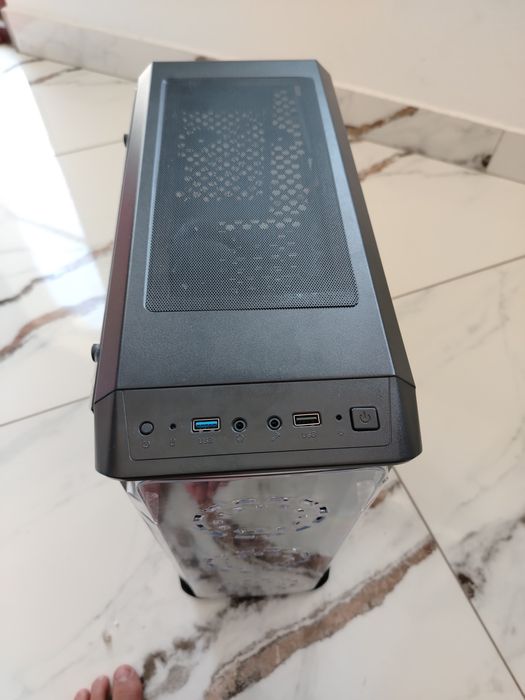 Carcasă calculator gaming nouă cumpărată anul trecut (2024).