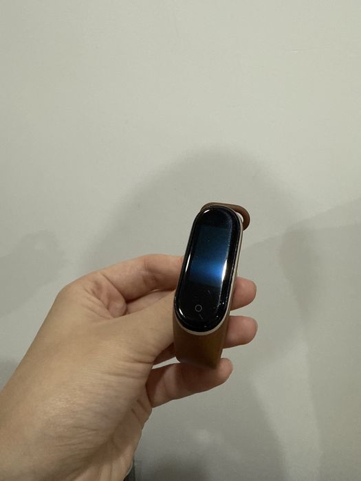 Продам смарт часы MiBand4
