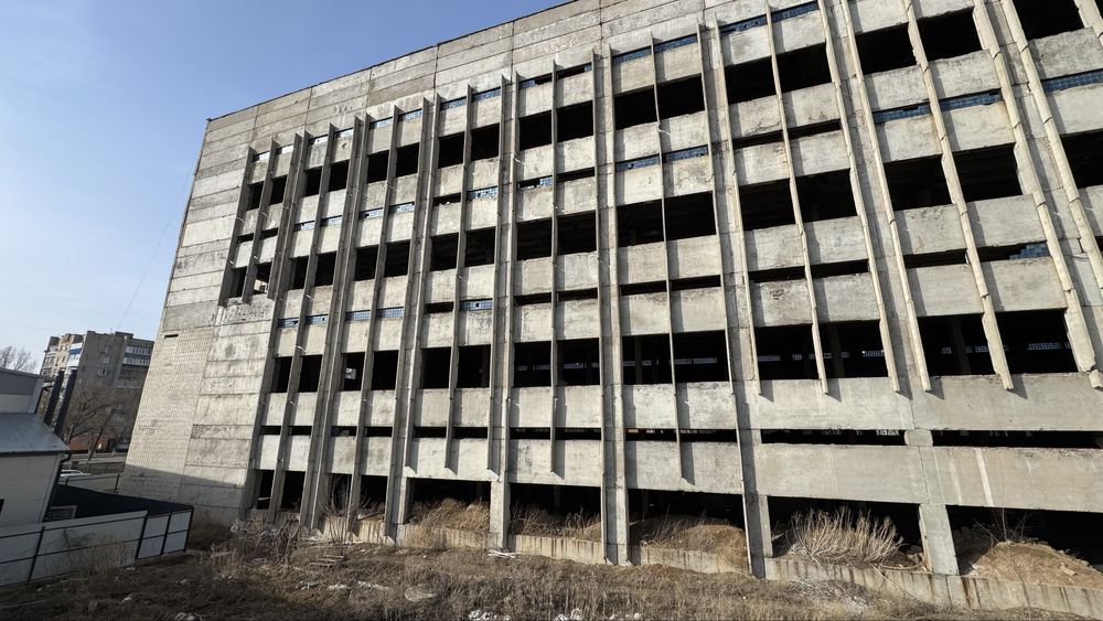 Продам здание в центре города.