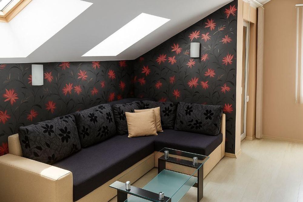 Дава се под наем Двустаен апартамент в Варна, Център - 60 кв.м за 425 € - Снимка #1