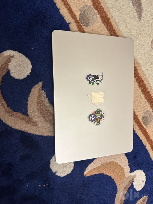 Macbook m2 8/256gb