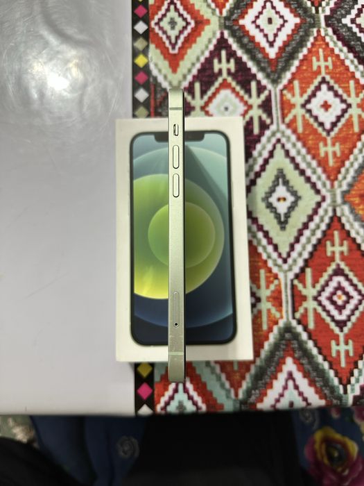 Продам айфон 12