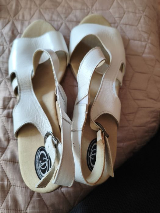 Продавам дамски сандали 41 номер