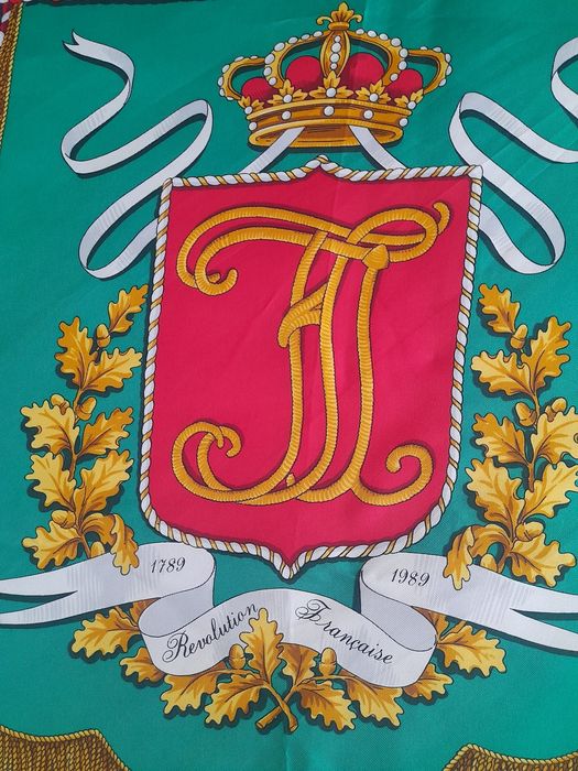 Esarfa Celine Paris, matase, 430 lei, deosebita