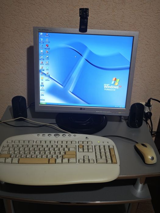 Продавам Компютър настолен