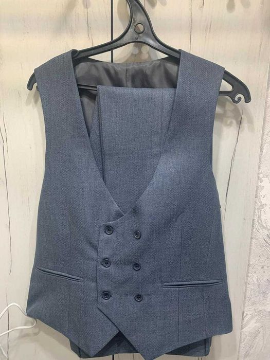 Продажа мужского костюма