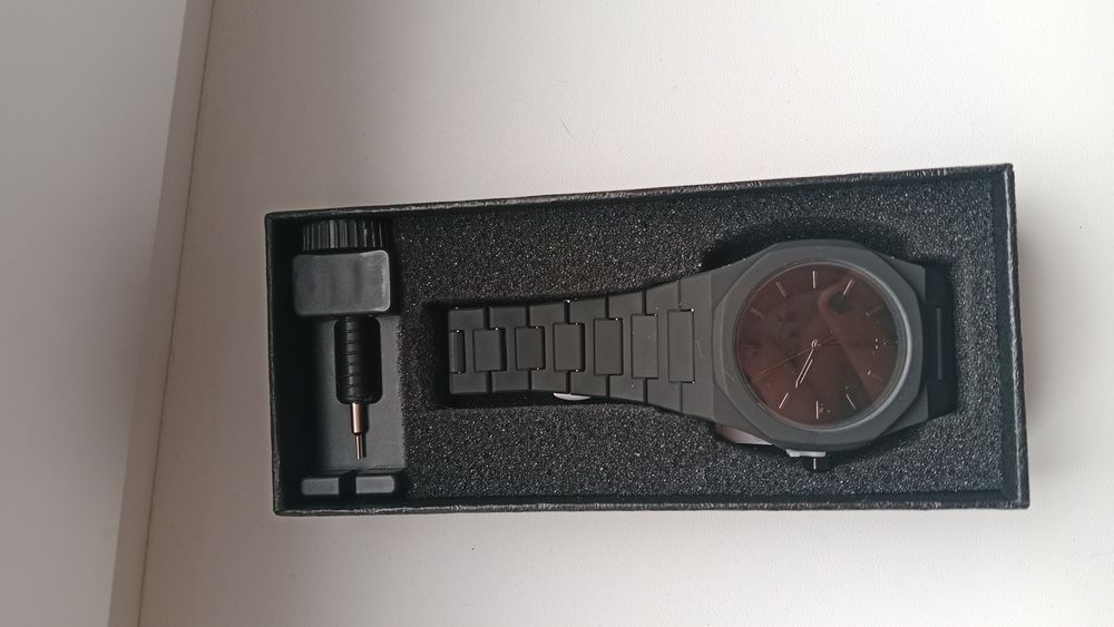 Часы черные матовые