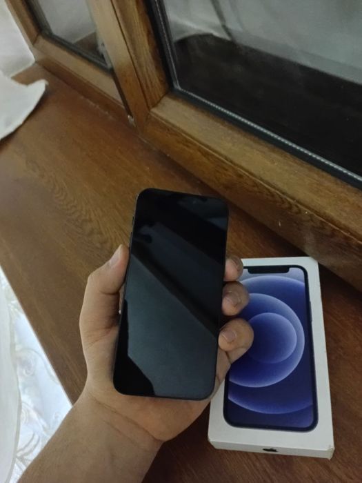 Iphone 12 mini. Ochilmagan