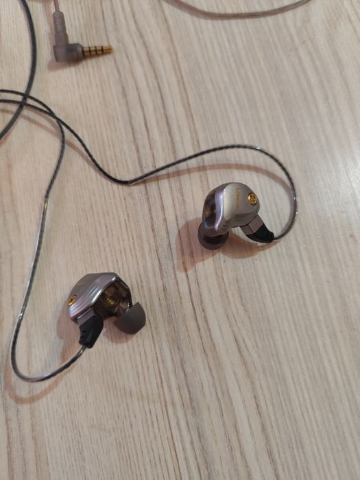 Căști IEM cu microfon