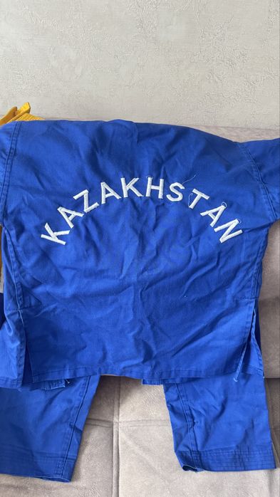 Продам кимоно для мальчика