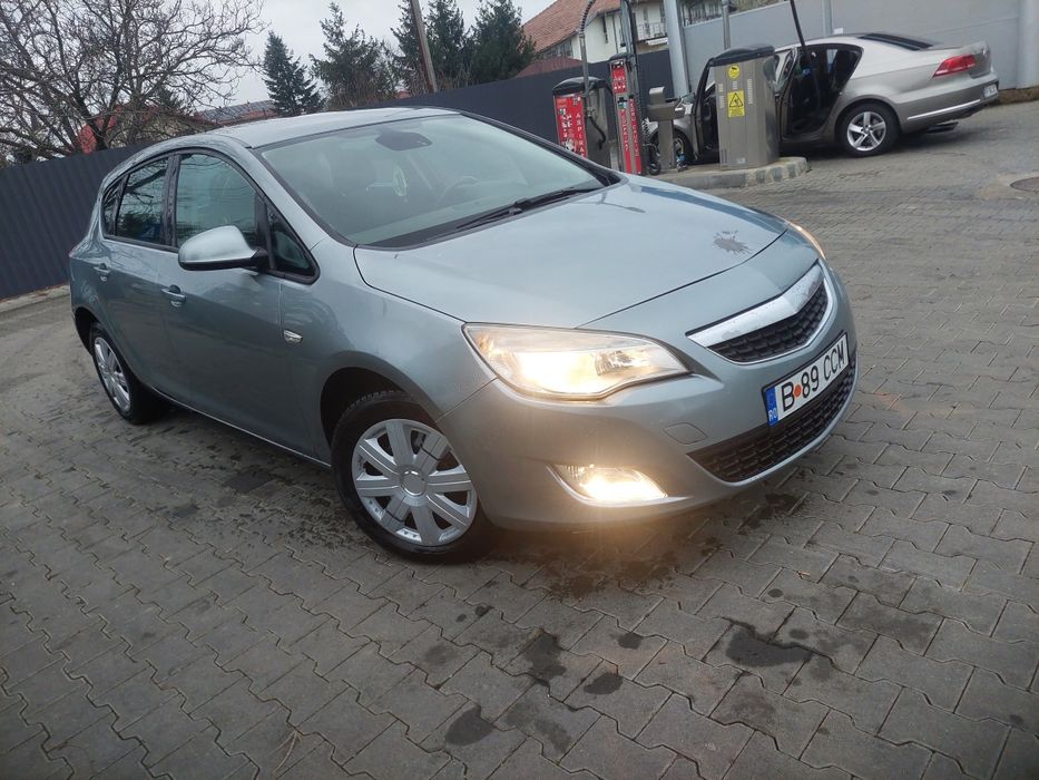 Opel astra j   .