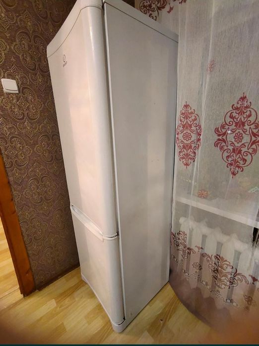 Холодильник Indesit