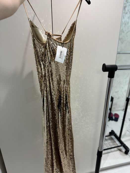 Невероятна пайетена златна рокля