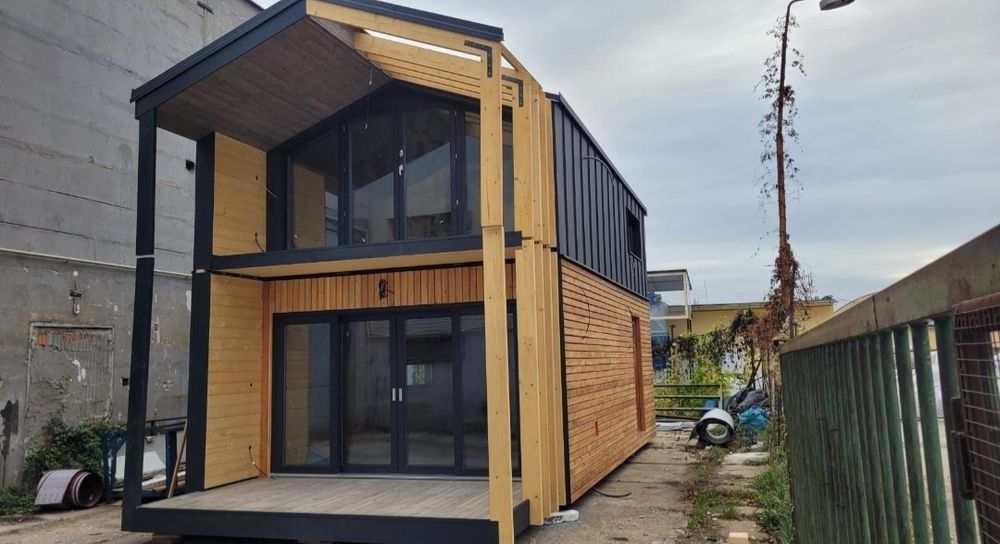 Case pe structură metalică sau lemn