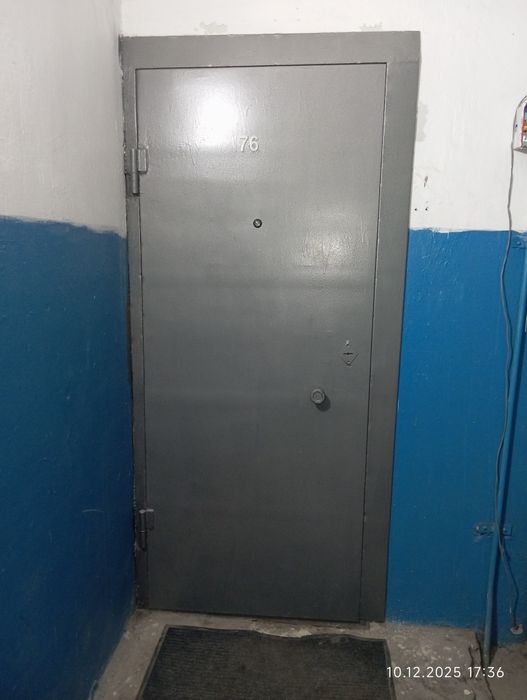 Продам входную дверь