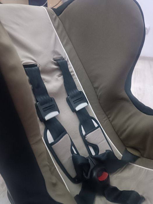Vând scaun auto ,cu isifix, greutate 9/18 kg