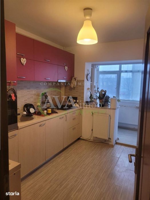 Apartament 3 camere ,zona Cora