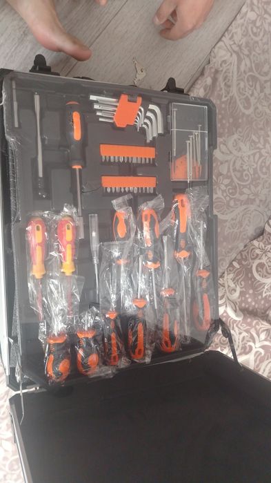 Чемодан набор ключеи