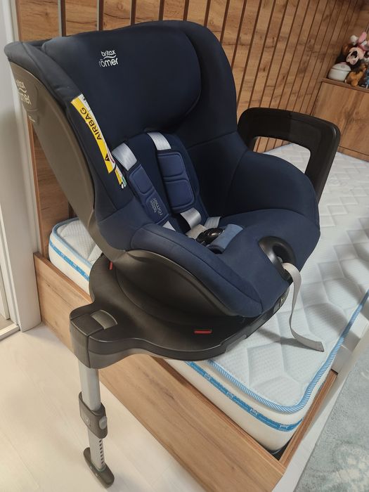 Стол за кола ISOFIX Britax Romer Swingfix M i-Size + ПОДАРЪК