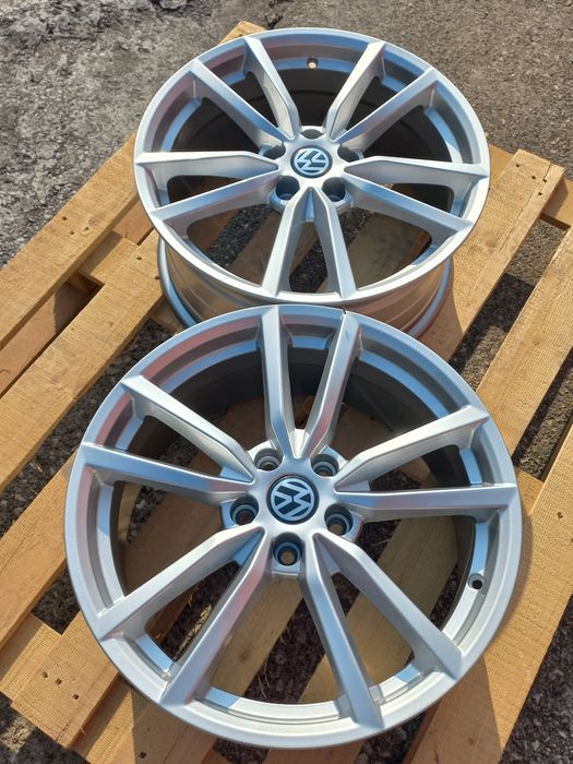 18"Vw Poteria 5x112 Silver 8j et45 Golf Passat Tiguan Jetta Touran Чисто Нови.
Poteria Piano Black.