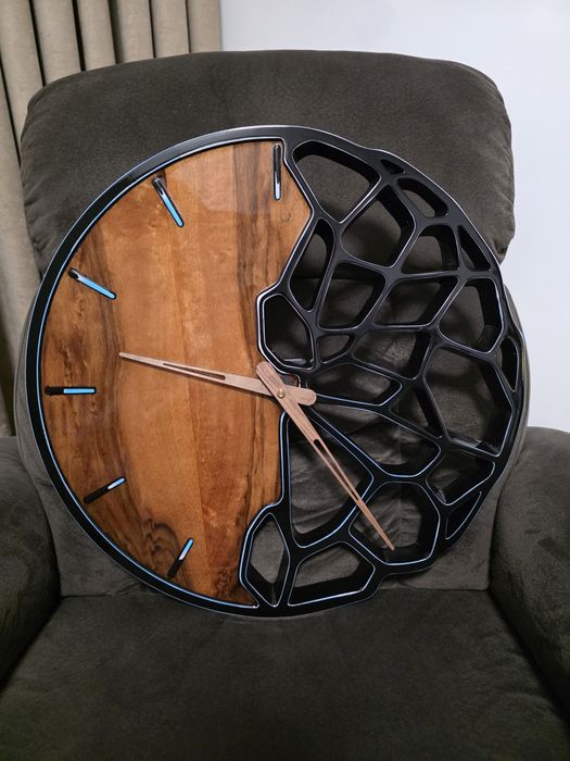 Ceas de Perete Premium 48cm - Design Unic: Print 3D, Lemn de Nuc & Rășină
