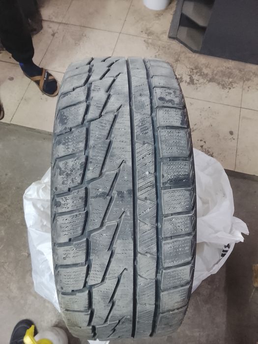 Зимние шины 225/45/17