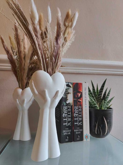 Кашпи и вази за градина и дом!