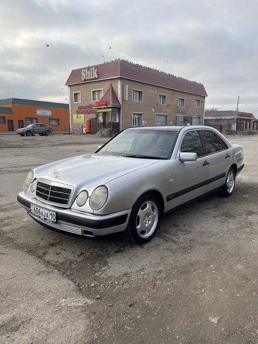 Продам мерс 210 автомат