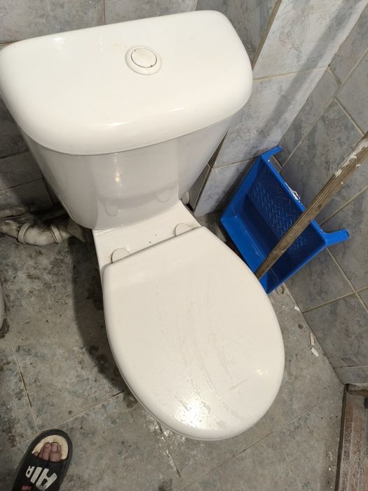Продам б/у унитаз в рабочем состоянии