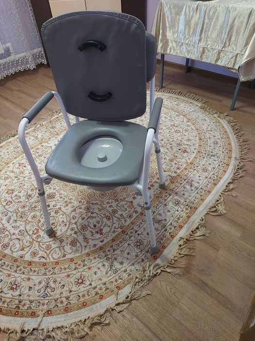 Стул туалетдля инвалидов