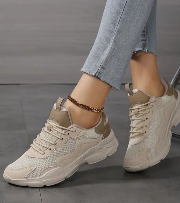 Кроссовки женские