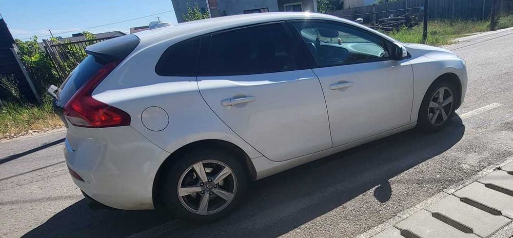 VOLVO V40 2015 2000cc