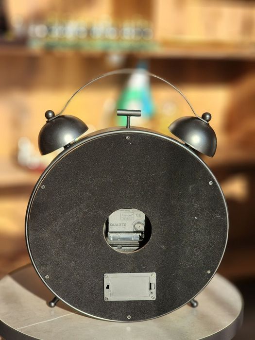 Настольные часы ретро с металлическим корпусом