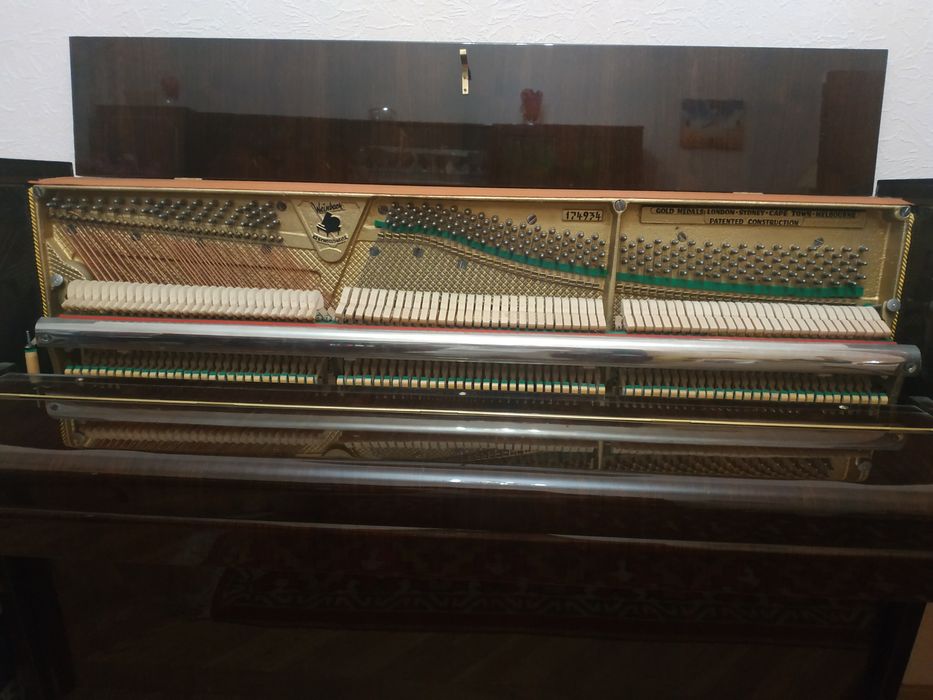 Продаётся пианино