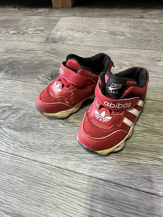 Продам детскую обувь 22-23-25 размера