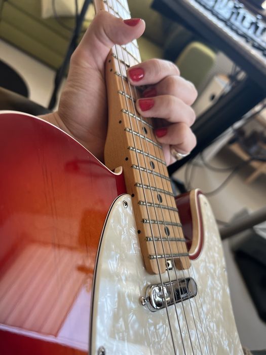 Fender american elite telecaster aged cherry burst