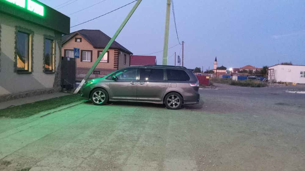 Тойота сиена 2013г