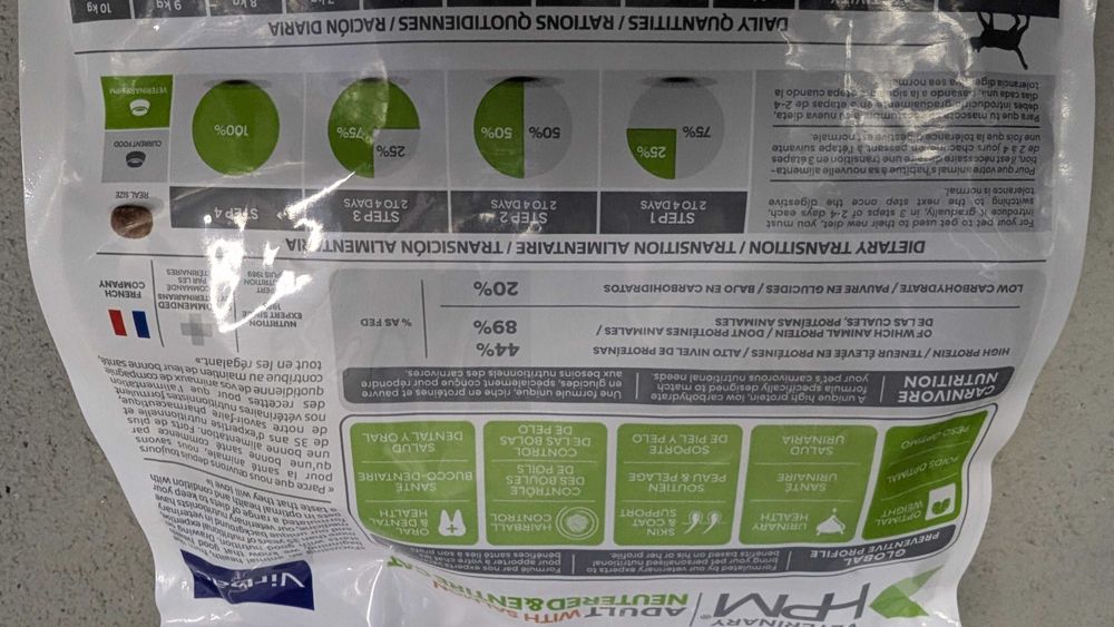 Hrană uscată pentru pisici adulte cu somon