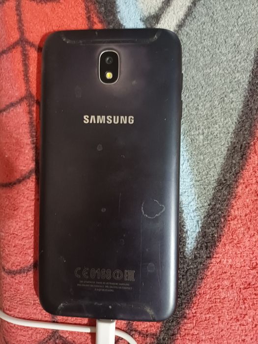 Продам старый телефон Samsung Galaxy J7 бу