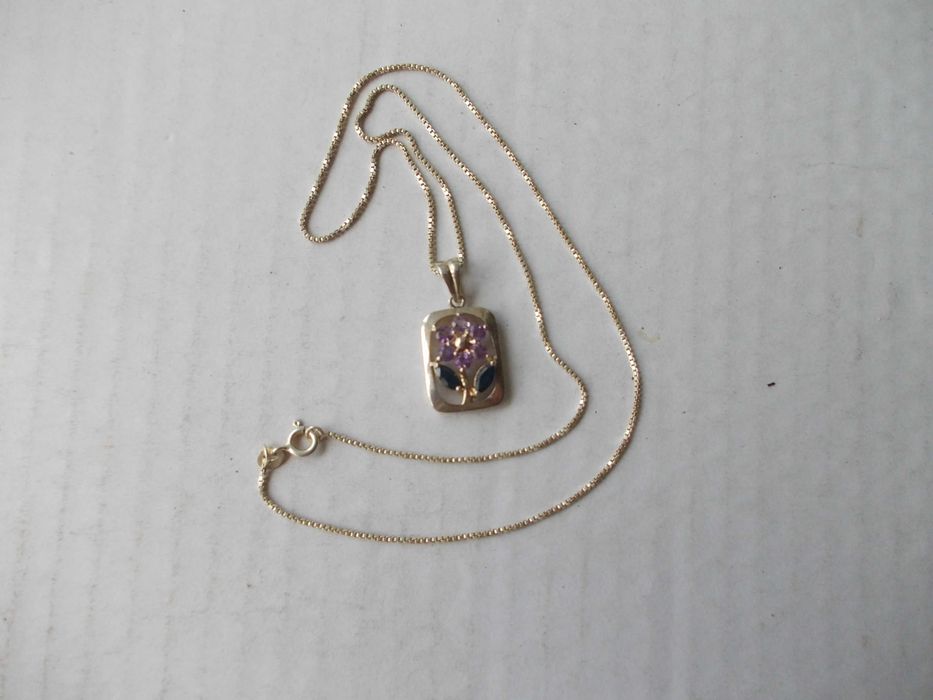 Lant si medalion pandantiv vechi din argint cu safire