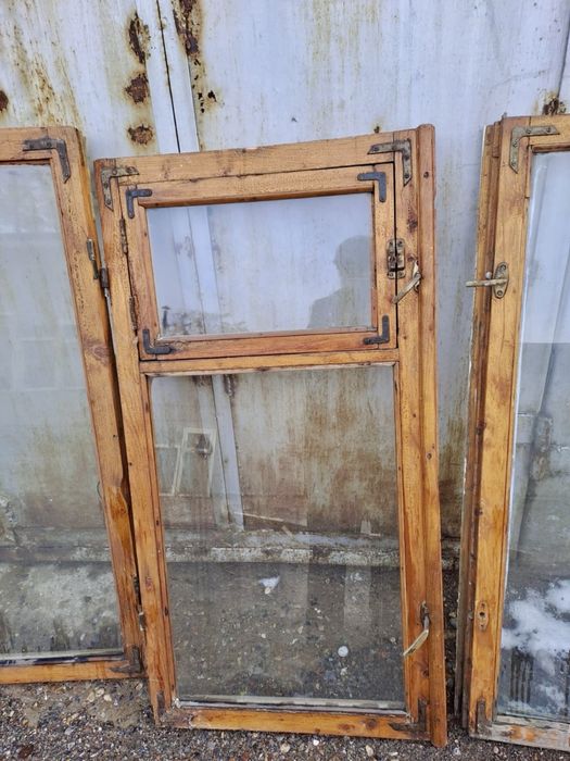 Деревянные рамы со стеклом