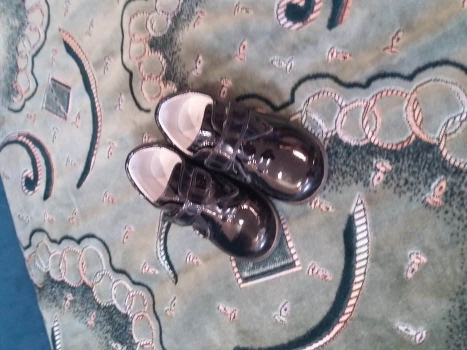 Продается ботинки классика для мальчика