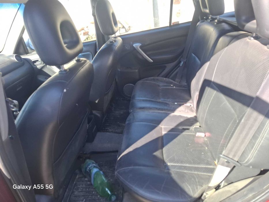 Vând Toyota RAV4 pentru dezmembrări / piese